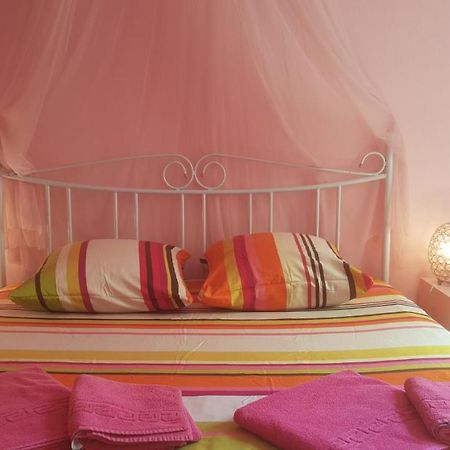 بازل B&B La Vie En Rose المظهر الخارجي الصورة