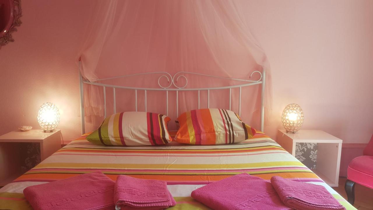 بازل B&B La Vie En Rose المظهر الخارجي الصورة